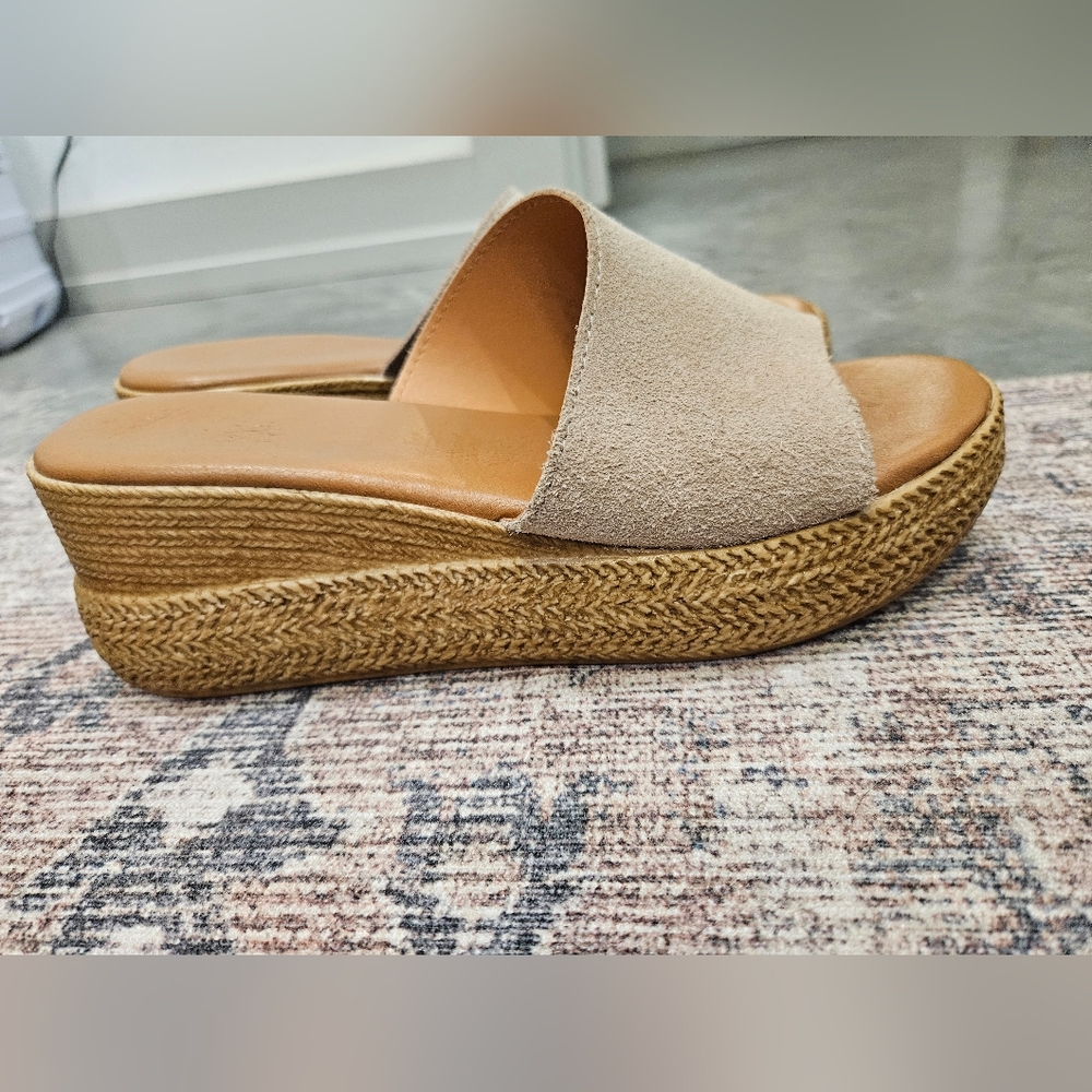 Sergio Rossi Suede Wedges - Picture 2 of 13
